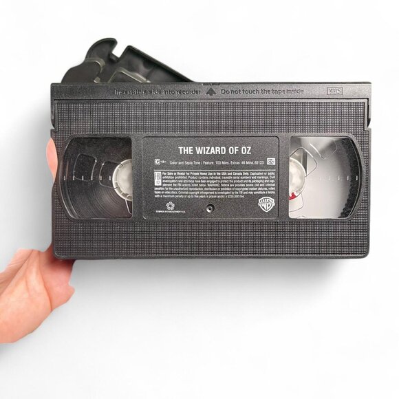 THE WIZARD OF OZ On VHS with Judy Garland - Picture 4 of 5